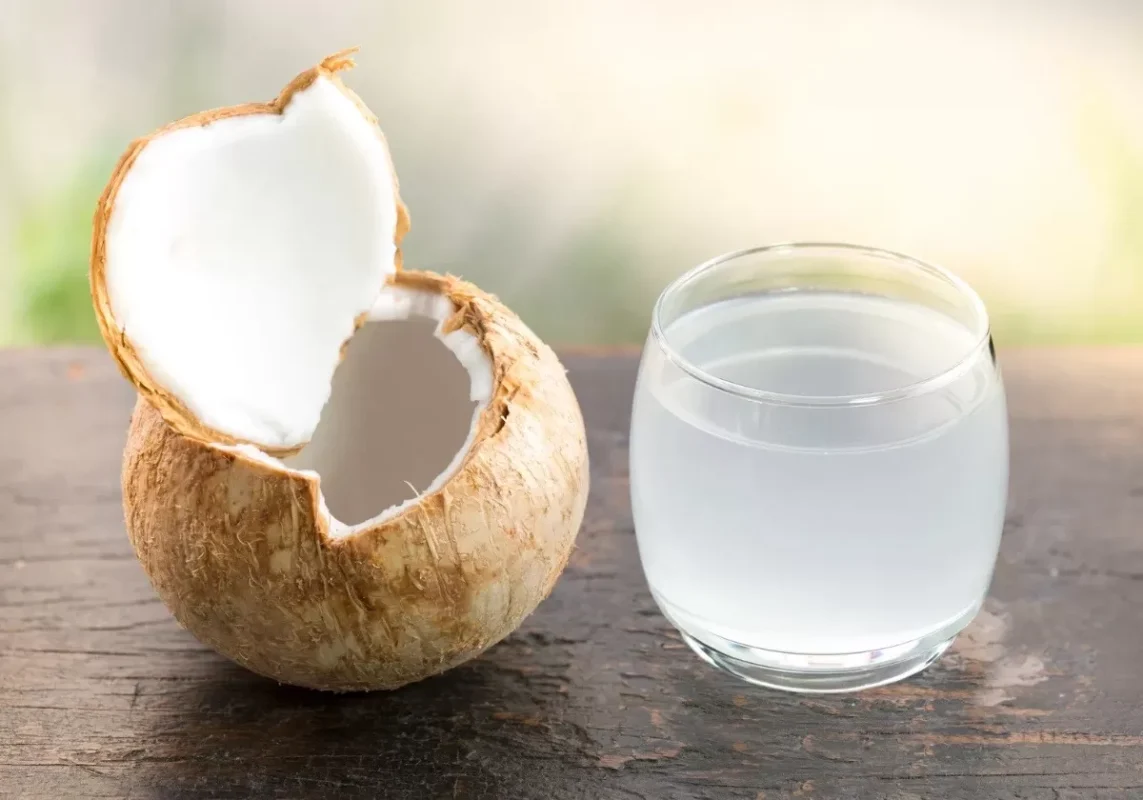 Mengapa Air Kelapa Sering Dipilih sebagai Minuman Penyegar?