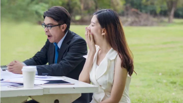 Rahasia Mengapa Kita Spontan Ikut Menguap Saat Melihat Teman