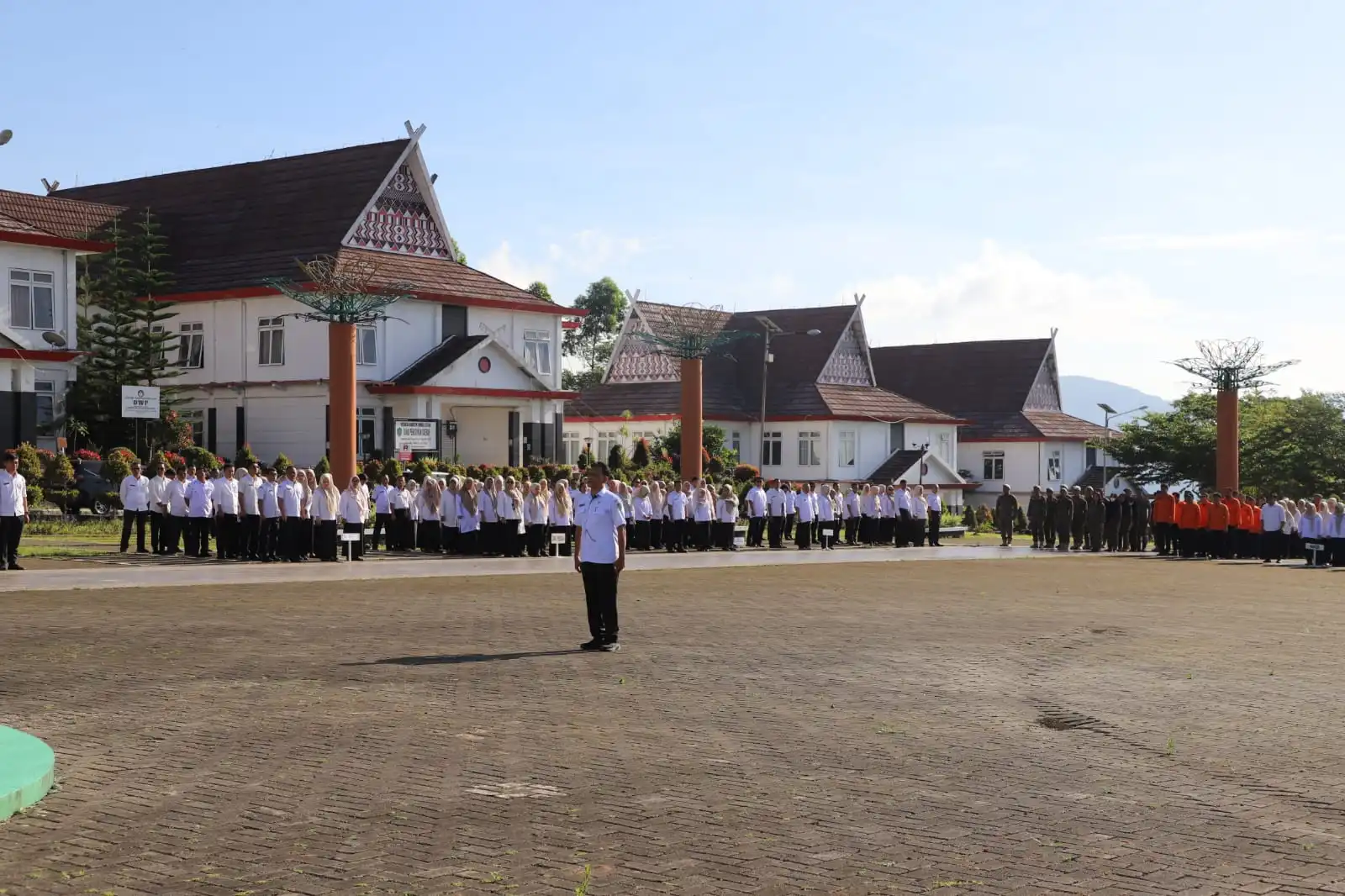 Bupati Tapsel Tekankan Akselerasi Kinerja dan Pembinaan Desa Binaan pada Apel Gabungan ASN