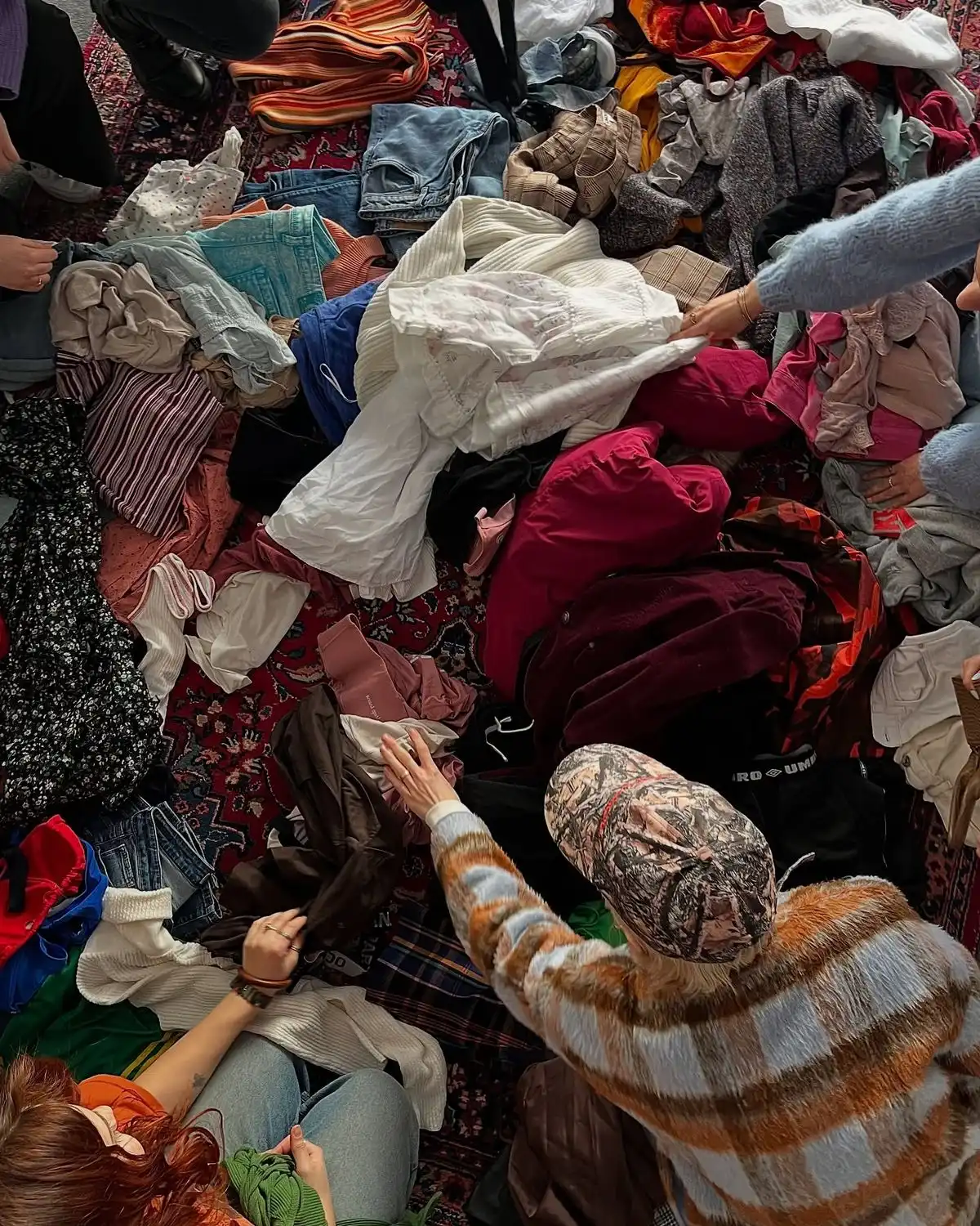 Mengapa Thrifting Begitu Populer? Dari Stigma Menuju Tren Fashion