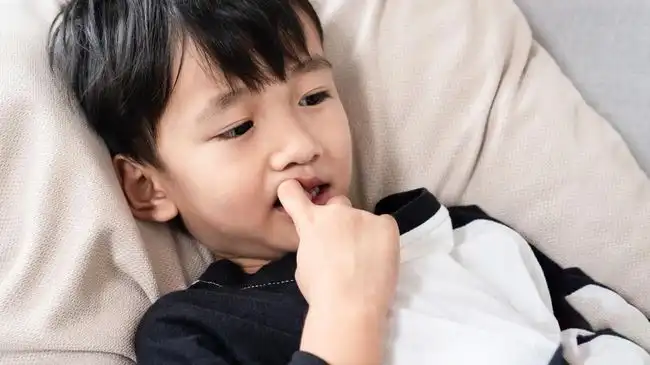 Gigit Kuku Jadi Kebiasaan Anak? Orang Tua Perlu Perhatikan Hal Ini