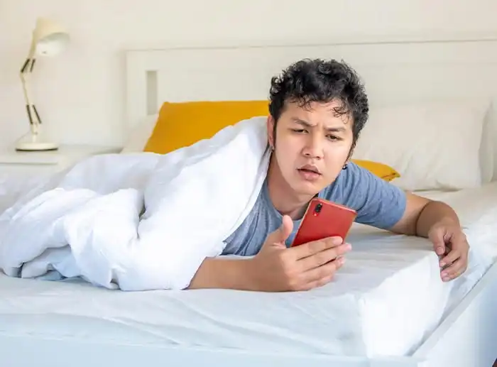Tips Kurangi Kebiasaan Cek HP Saat Baru Bangun Tidur