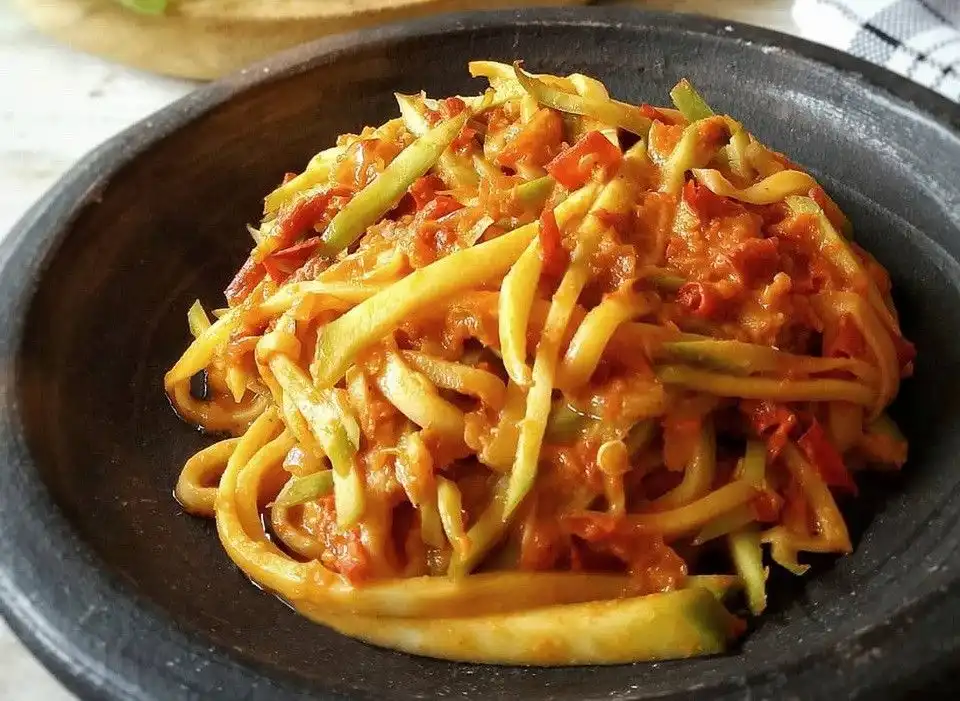 Sambal Kueni: Perpaduan Rasa Asam, Pedas, dan Aroma Buah