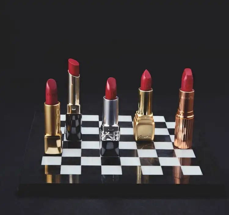 Perjalanan Lipstik dari Kosmetik Tradisional hingga Menjadi Produk Modern