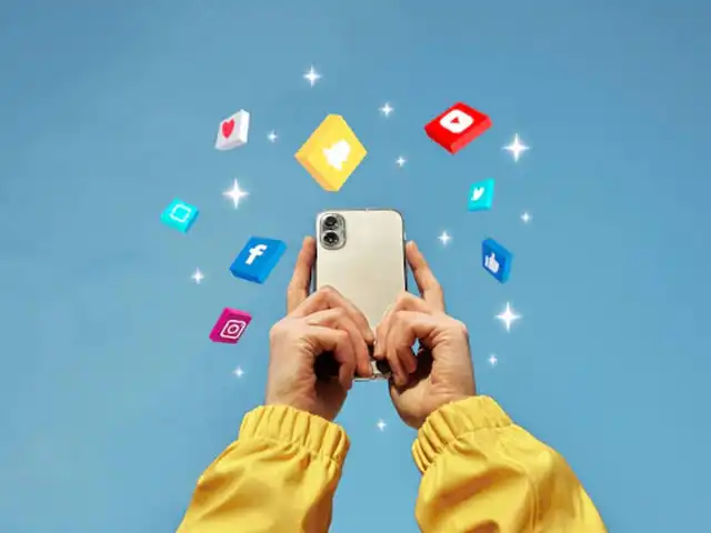 Di Balik Layar Smartphone: Apakah Media Sosial Mendekatkan atau Menjauhkan Kita?