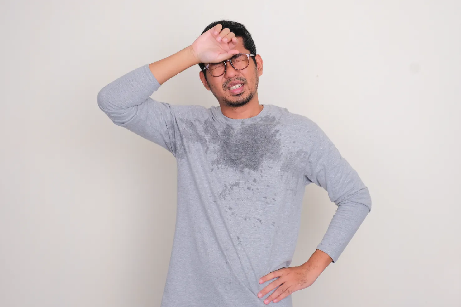 Sering Basah Kuyup Sendirian? Kenali Penyebab Keringat Berlebih