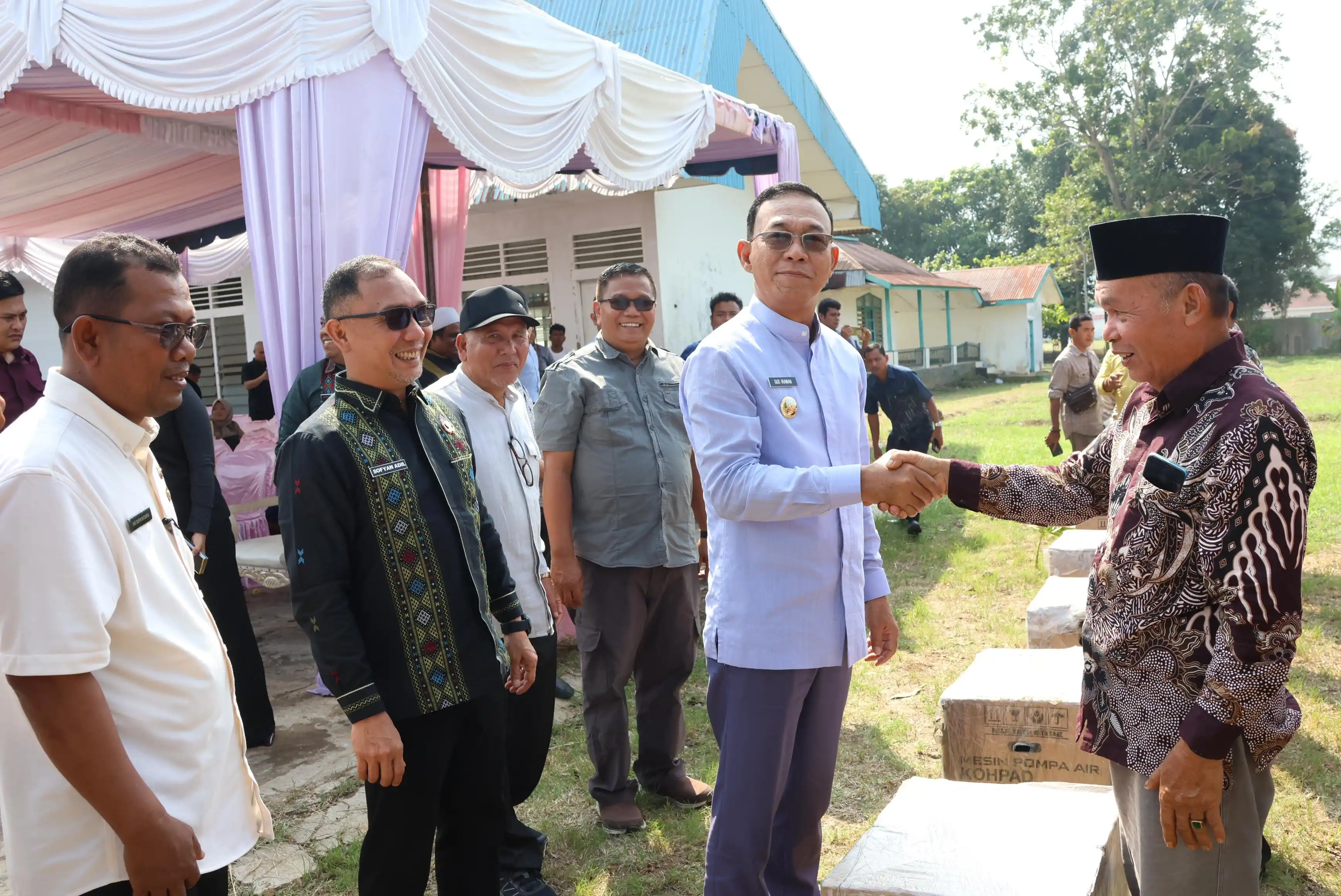 Bupati Tapsel Serahkan Bantuan Alat dan Mesin Pertanian, Dorong Produktivitas serta Kesejahteraan Petani