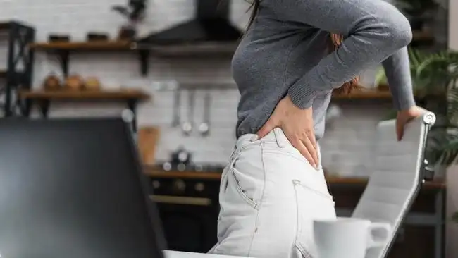 Duduk Berjam-jam Bikin Punggung Pegal? Ini 5 Cara Sederhana Mengatasinya