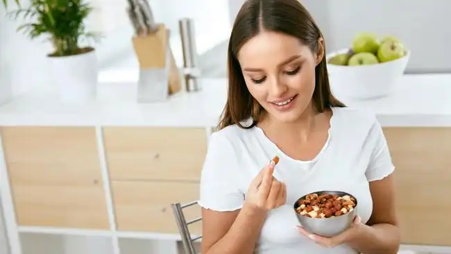 Lapar Tengah Malam? 6 Pilihan Camilan yang Aman Dinikmati Sebelum Tidur
