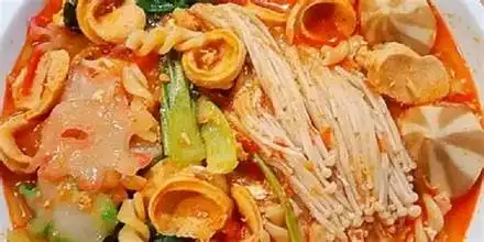 Terlalu Sering Makan Seblak, Apa yang Perlu Diperhatikan?