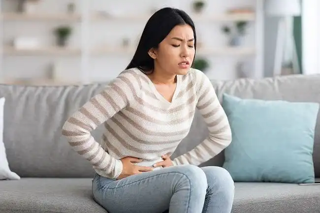 Sering Kram Perut Saat Sibuk? Yuk, Cari Tahu Cara Meredakannya