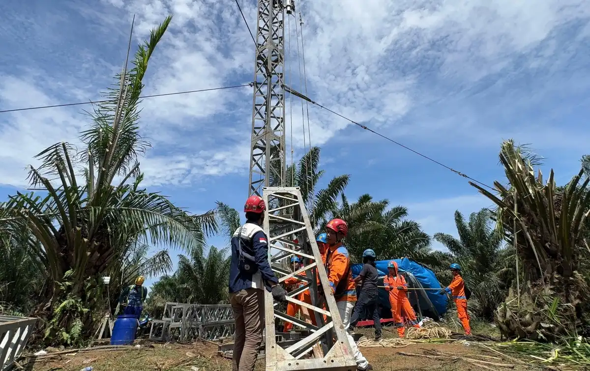 TNI AU Kerahkan Pesawat Hercules dan A-400M, Tujuh Tower Darurat PLN Tiba di Sumut