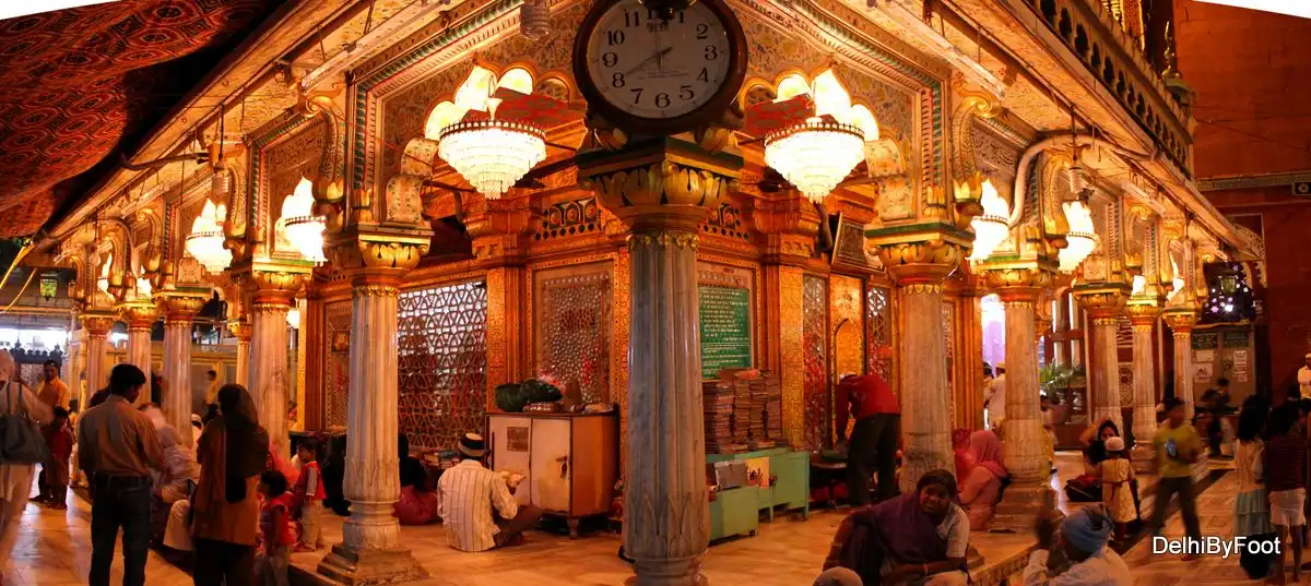 Makam Sufi Hazrat Nizamuddin Auliya: Wisata Religi Penuh Spiritual di India