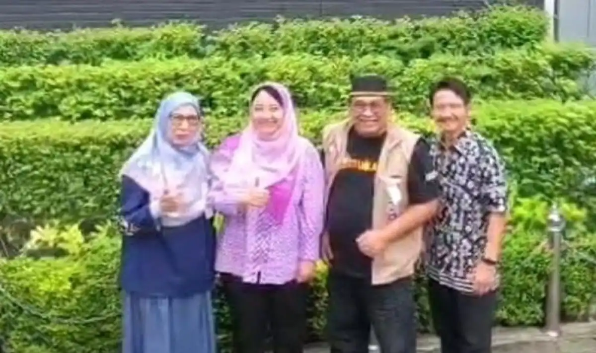 Tertahan Tiga Hari di Perbatasan Malaysia, Kakek-Nenek Keliling Dunia Hadapi Masalah Dokumen Kendaraan