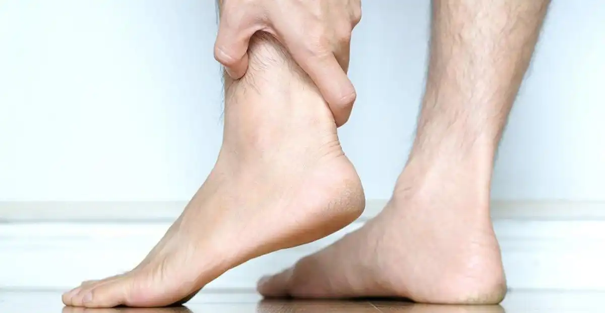 Cara Bedakan Asam Urat dan Rematik Biar Nggak Salah Obat