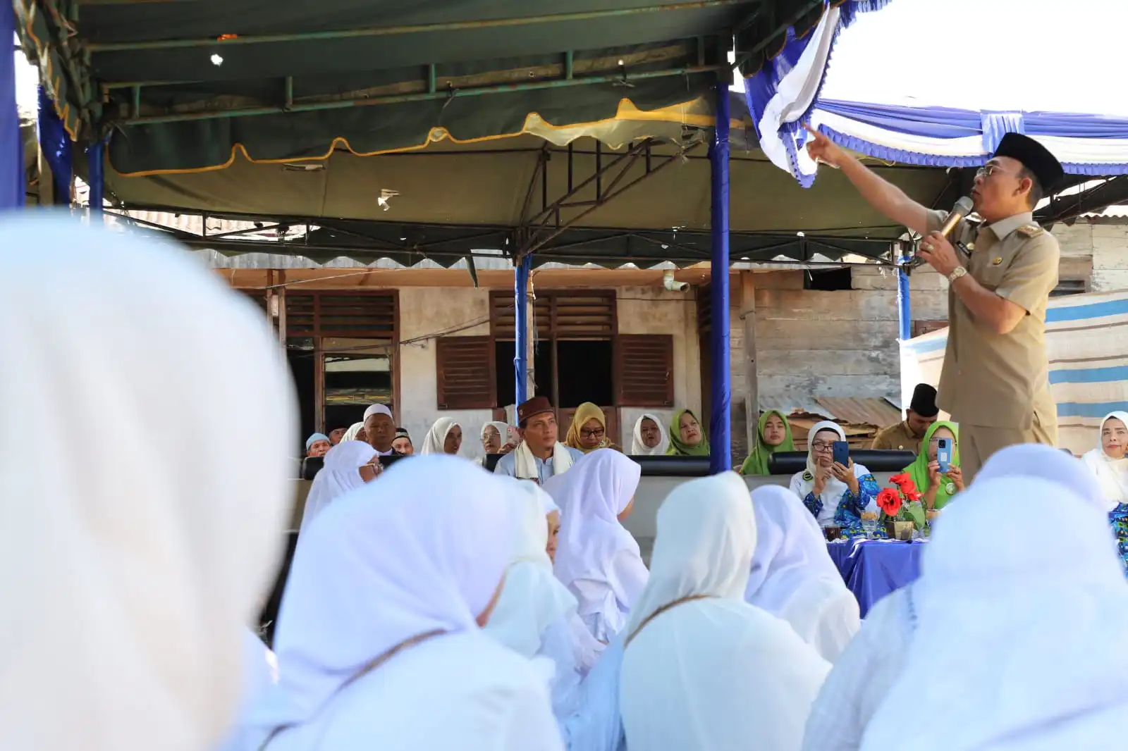 Bupati Tapsel Ajak Camat, Kades, Lurah dan PPL Percepat Pemanfaatan KUR Berkah 0 Persen untuk Perangi Rentenir dan Kemiskinan