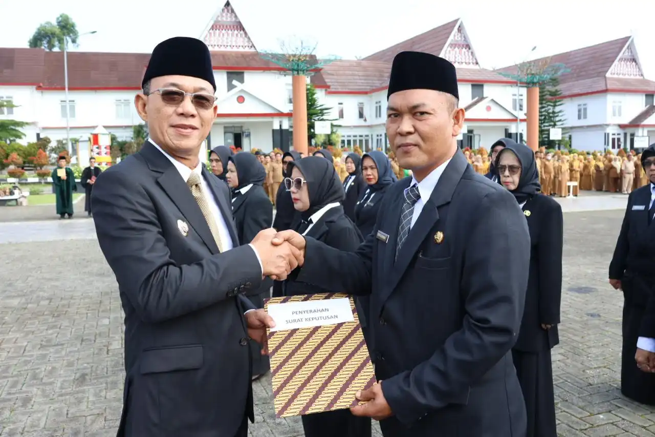 Bupati Gus Irawan Lantik 38 Kepala Sekolah, Tekankan Kepemimpinan untuk Tingkatkan Mutu Pendidikan Tapsel