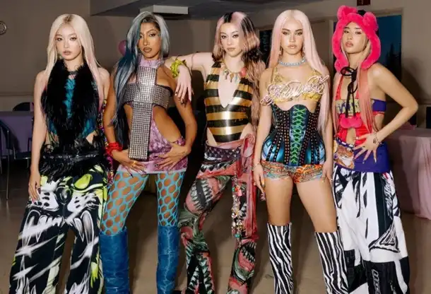 Beat-nya Asik Parah!! Lirik Lagu "PINKY UP" – KATSEYE