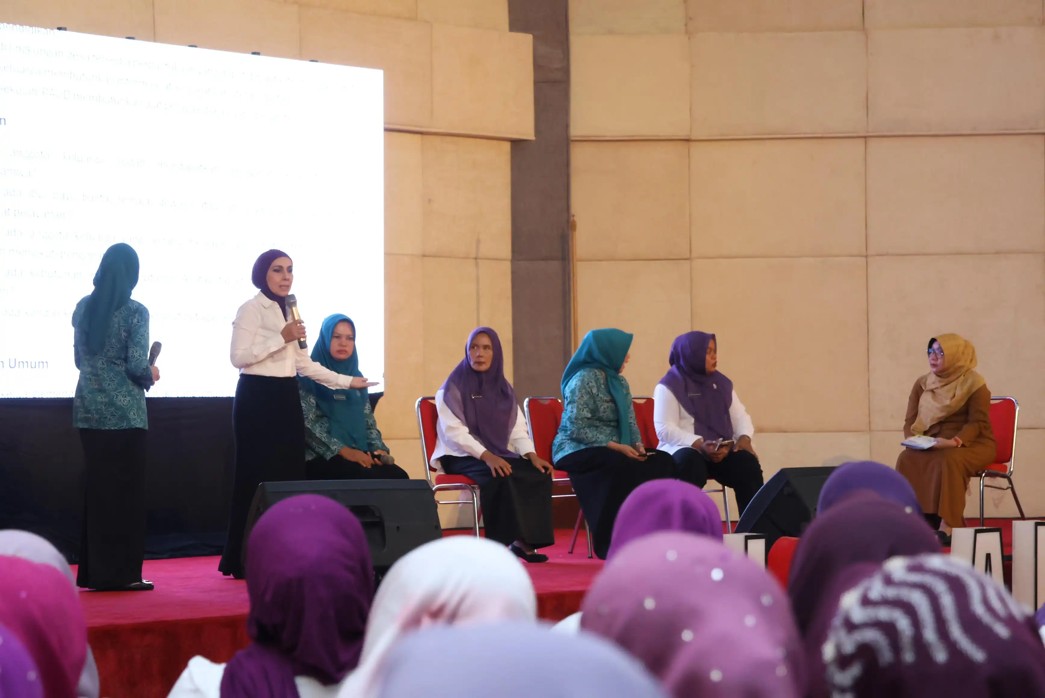 Ketua Tim Pembina Posyandu Tapsel Ny. Murni Gus Irawan Sosialisasikan Transformasi Posyandu 6 SPM