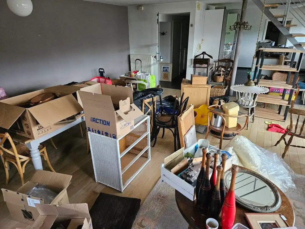 Debu Bisa Menumpuk di Atas Perabot Meski Jendela Rumah Selalu Tertutup