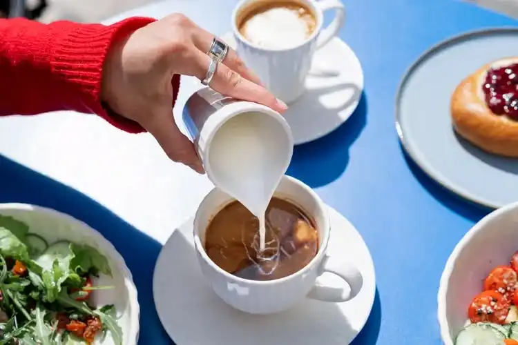 Creamer dalam Kopi, Sahabat atau Bisa Jadi Masalah? Kenali Kandungan dan Cara Konsumsinya
