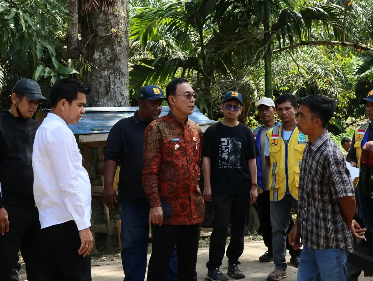Tinjau Dampak Banjir dan Longsor di Sibongbong, Bupati Gus Irawan Pastikan Perbaikan Irigasi dan Normalisasi Sungai Segera Dilaksanakan
