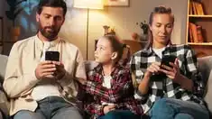 Saat Orang Tua Terlalu Sibuk, Apa yang Sebenarnya Dirasakan Anak?