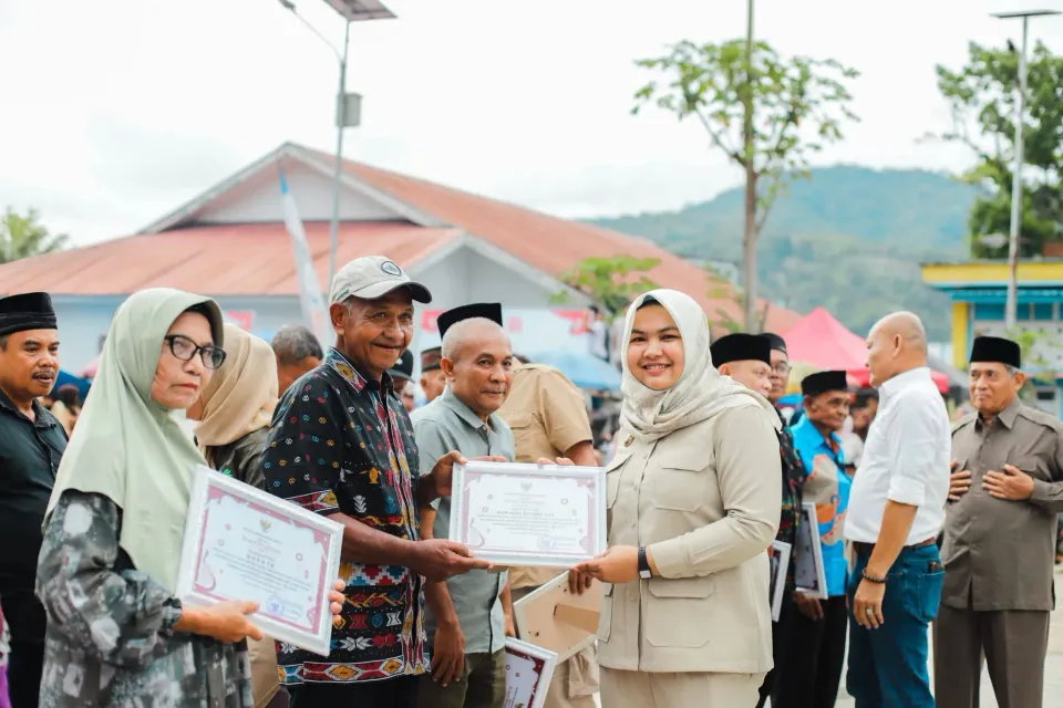 Wabup Madina Serahkan Tali Asih Kepada Keluarga Veteran dan Pahlawan Perintis di Kotanopan