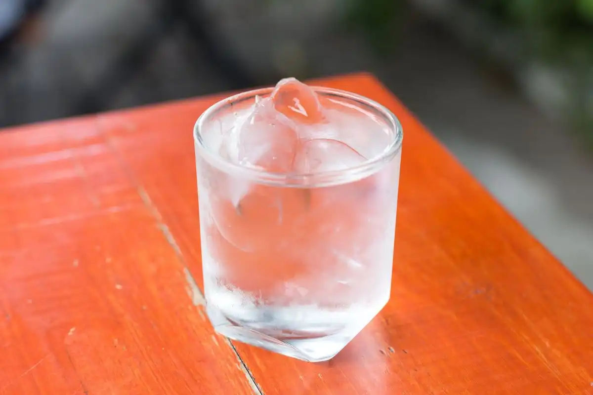 Mengapa Gigi Bisa Terasa Ngilu Saat Minum Air Dingin? Kenali Penyebabnya