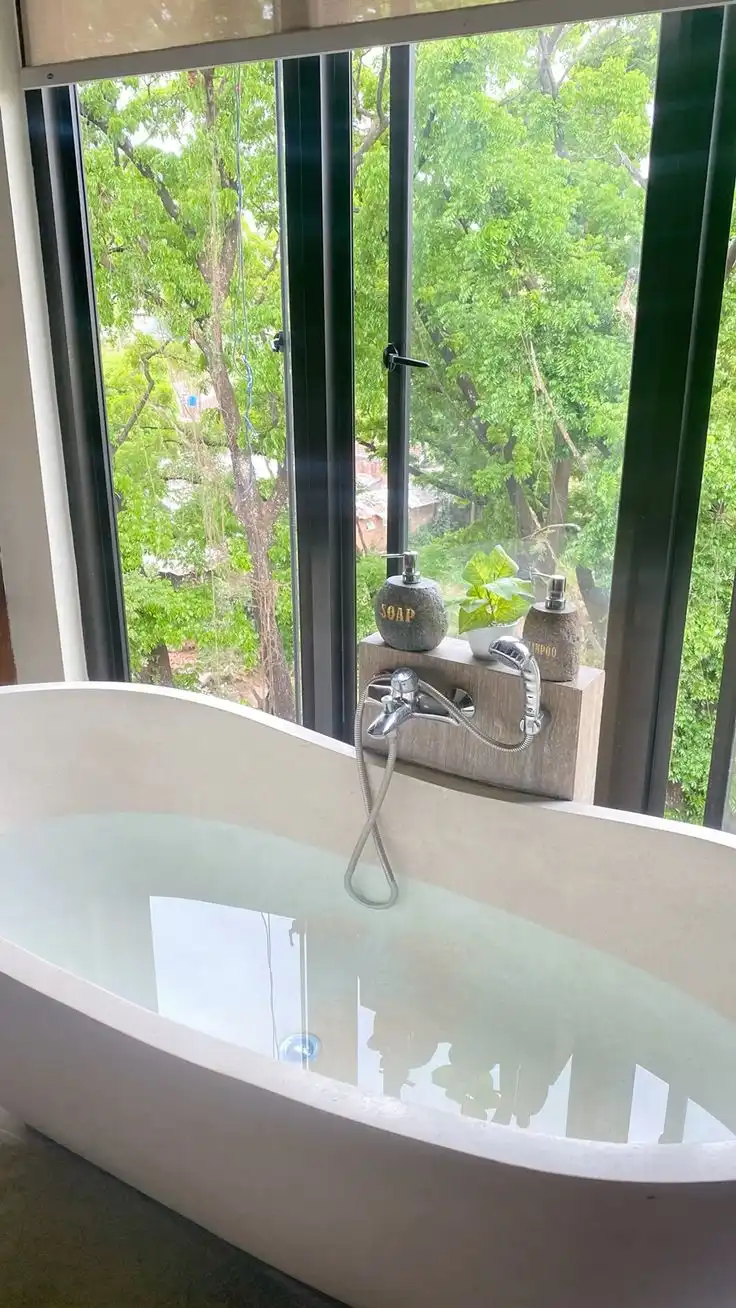 Pagi Hari Lebih Baik Mandi Air Hangat atau Air Dingin? Ini Penjelasan Lengkapnya