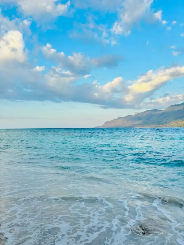Mengapa Air Laut Berwarna Biru? Ini Penjelasan Ilmiahnya yang Perlu Diketahui