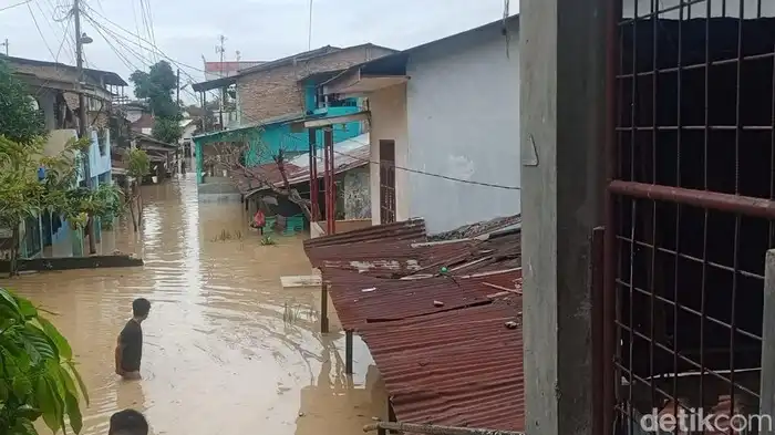 Banjir Melanda Lima Kabupaten/Kota di Sumut, Ribuan Warga Mengungsi