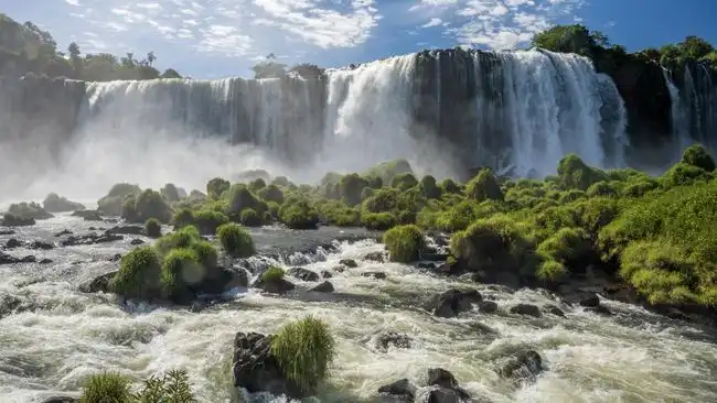 Surga Tersembunyi: Deretan Air Terjun Paling Memukau di Dunia