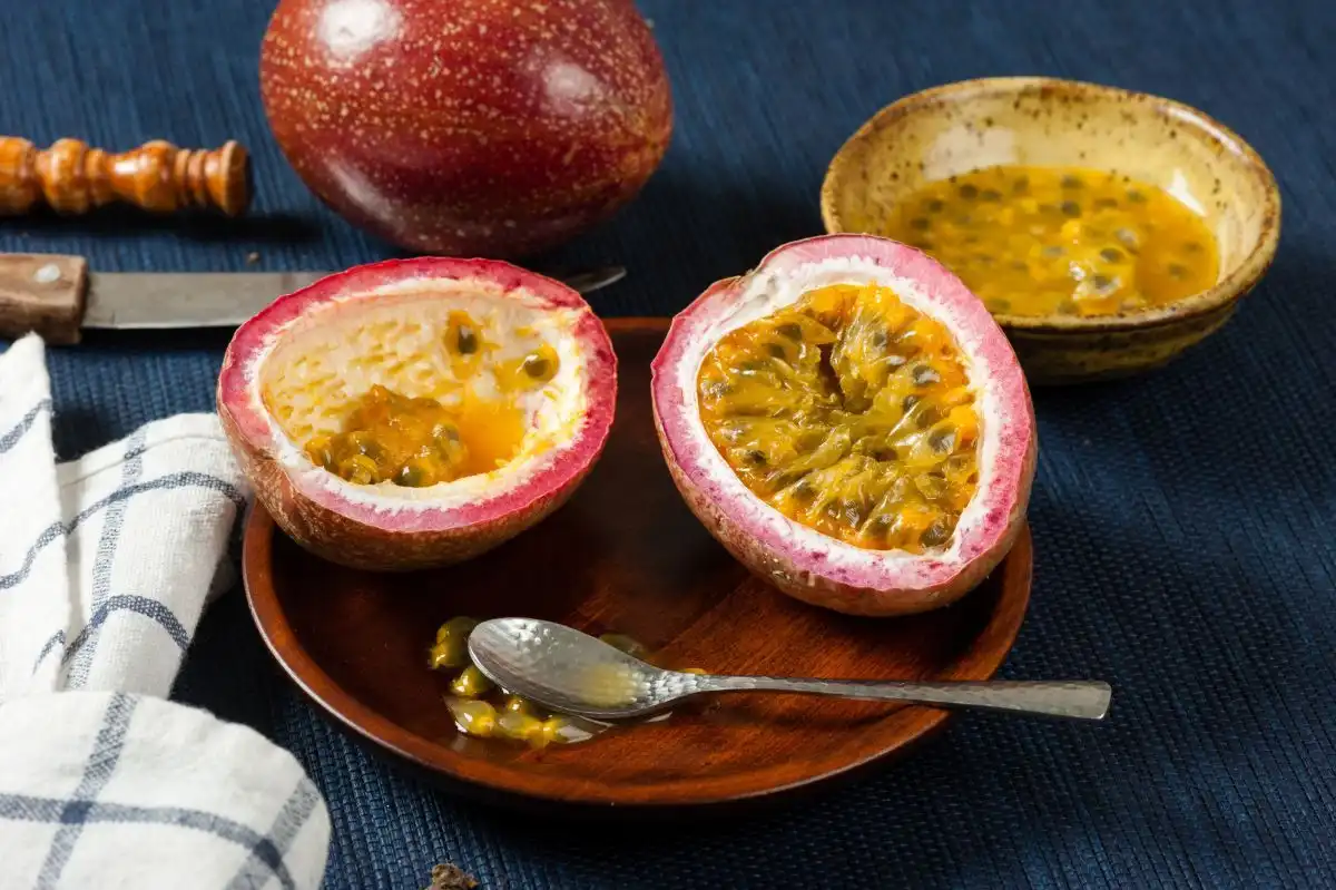 Markisa Punya Banyak Biji, Apakah Semuanya Bisa Dimakan?