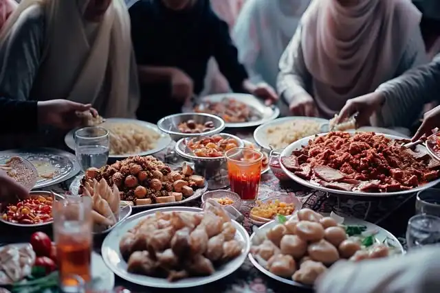 Bahaya Berbuka Puasa Secara Berlebihan: Dampak bagi Kesehatan yang Perlu Diwaspadai