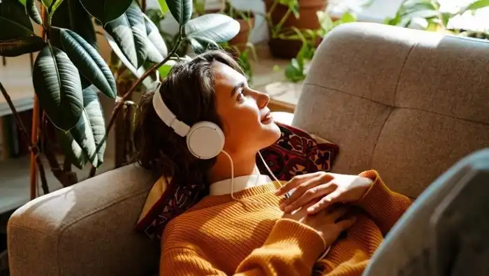 Playlist Lagu untuk Menemani Akhir Pekan, Bikin Waktu Santai Makin Berkesan