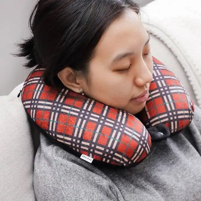 Sering Sakit Leher Saat Traveling? Bisa Jadi Bantalmu Masalahnya