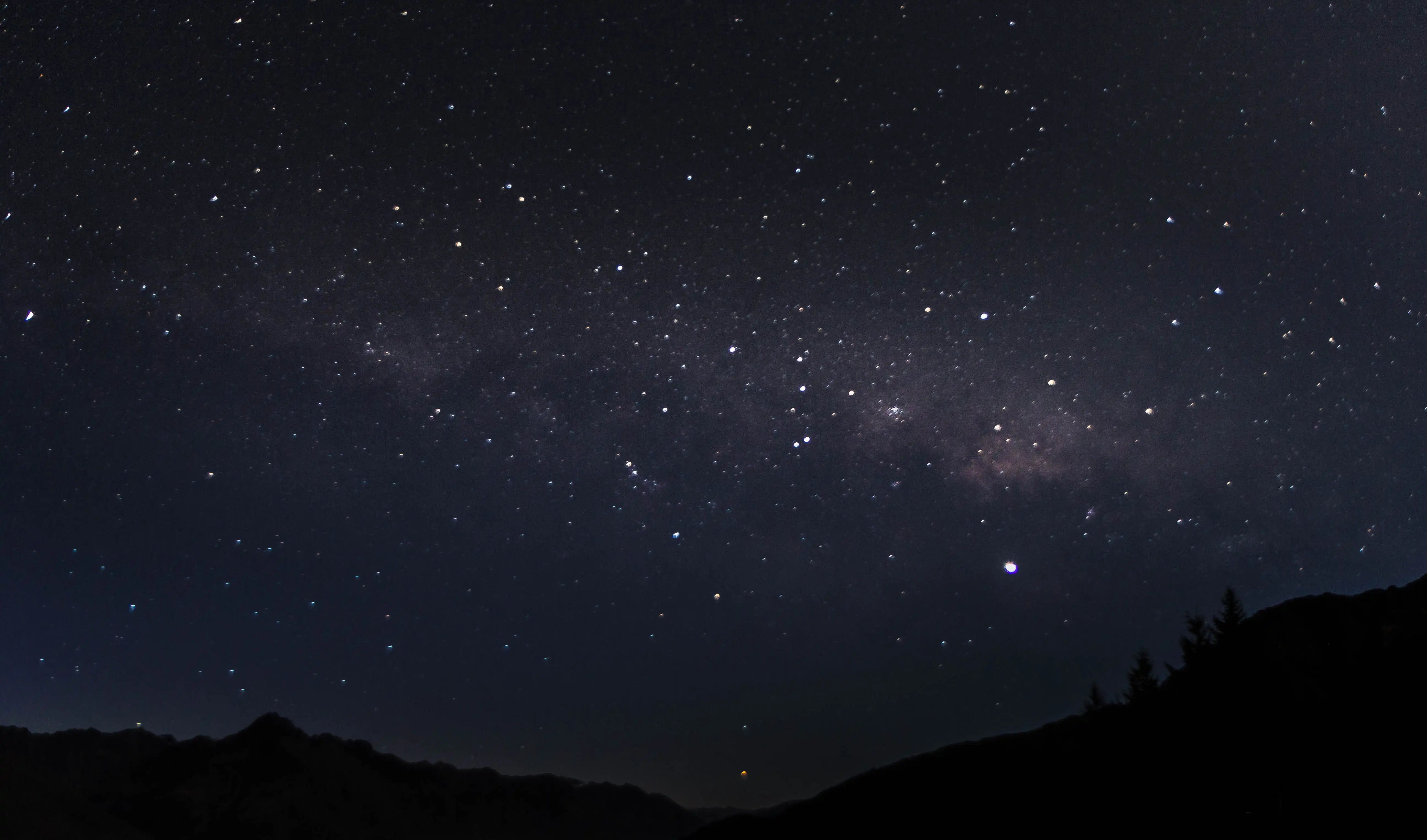 Mengapa Langit Terlihat Gelap pada Malam Hari?