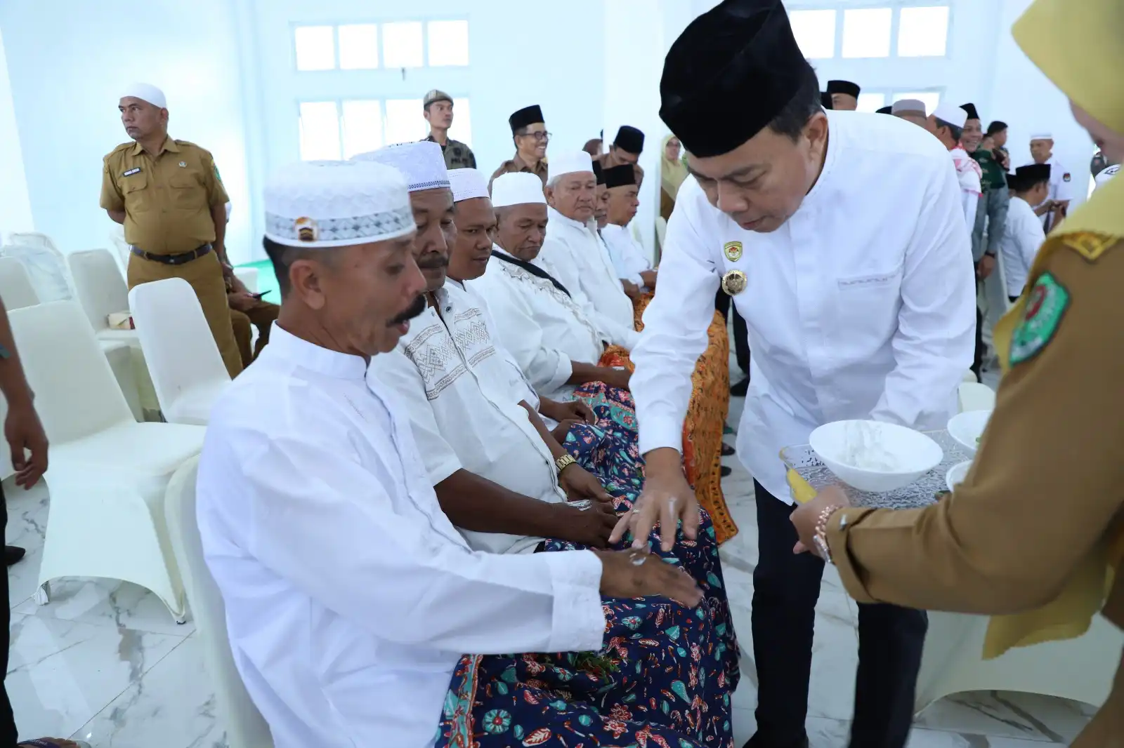Bupati Tapsel Tepung Tawari 130 Calon Jemaah Haji Kloter 5 Tahun 1447 H/2026 M