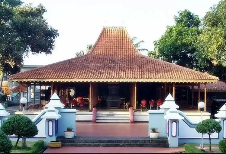 Arsitektur Tradisional Rumah Masyarakat Sumenep: Warisan Budaya Madura yang Sarat Filosofi