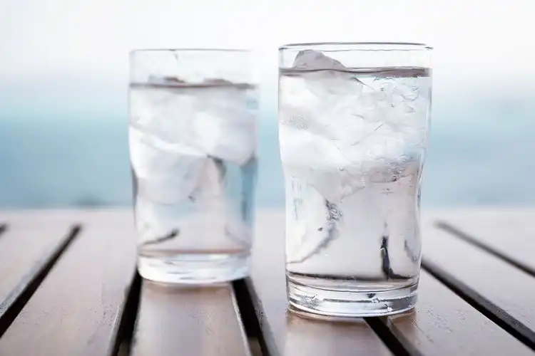 Mitos atau Fakta: Minum Air Es Bisa Menyebabkan Batuk?