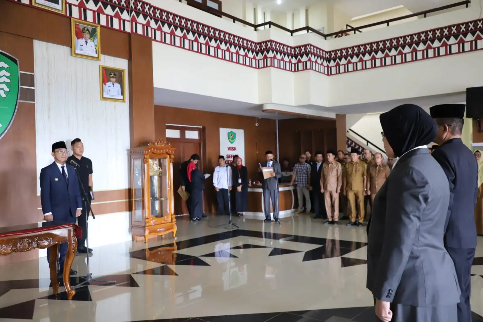 Bupati Tapsel Lantik Dua Pejabat Pimpinan Tinggi Pratama, Perkuat Pendidikan dan Pengawasan Daerah