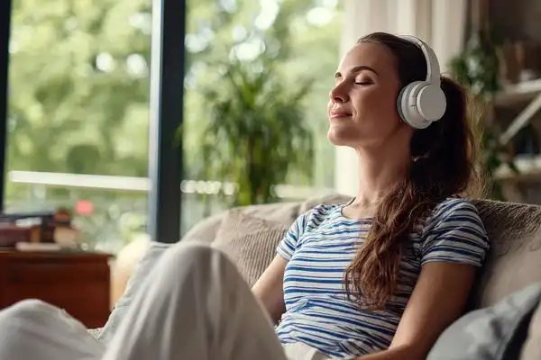 Satu Lagu Seribu Kali: Apa Kata Psikologi tentang Kebiasaan Tukang Repeat?