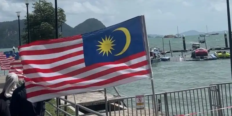 Kabut Asap Karhutla Kalimantan Menyebar ke Malaysia, 591 Sekolah di Sarawak Ditutup