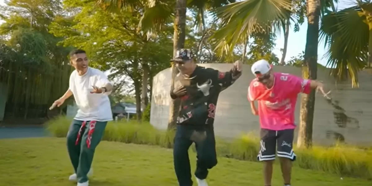 Gelombang Candu dari Timur: Mengapa Kita Semua Gagal Move On dari Lagunya?