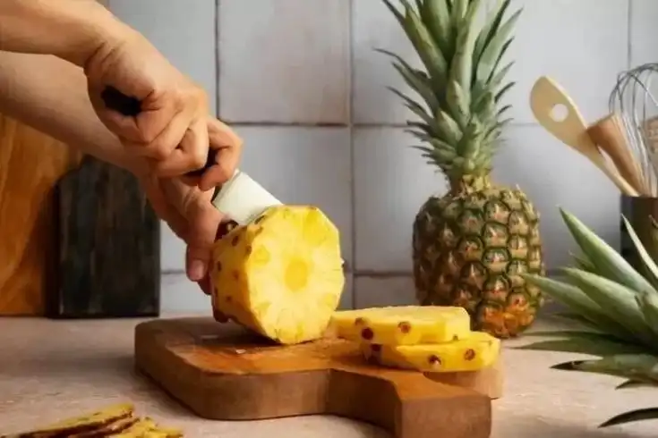 Bolehkah Ibu Hamil Makan Nanas? Cek Fakta Medisnya di Sini
