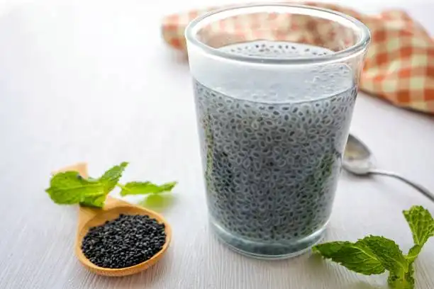 Manfaat Minum Biji Selasih dan Lemon, Bantu Turunkan Berat Badan hingga Cerahkan Kulit