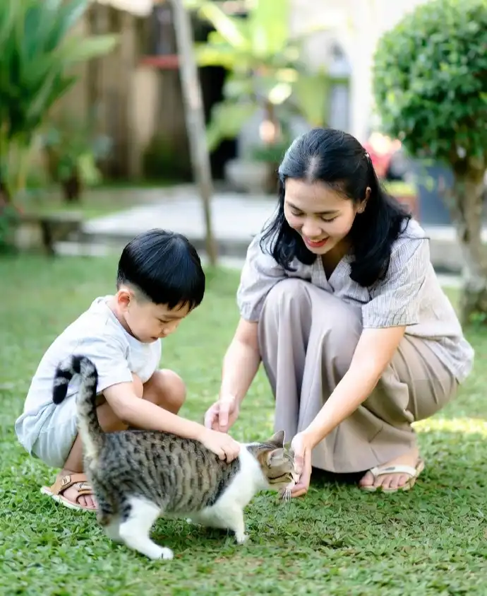 One Health: Saat Kesehatan Manusia, Hewan, dan Lingkungan Saling Terhubung