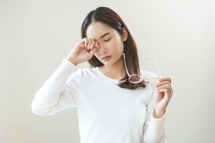 Mata Terasa Panas dan Perih? Ini Beberapa Penyebab yang Sering Terjadi