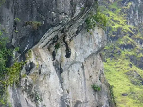 Batu Gantung Danau Toba: Legenda Cinta, Kesetiaan, dan Kisah Mistis yang Melekat di Sumatera Utara